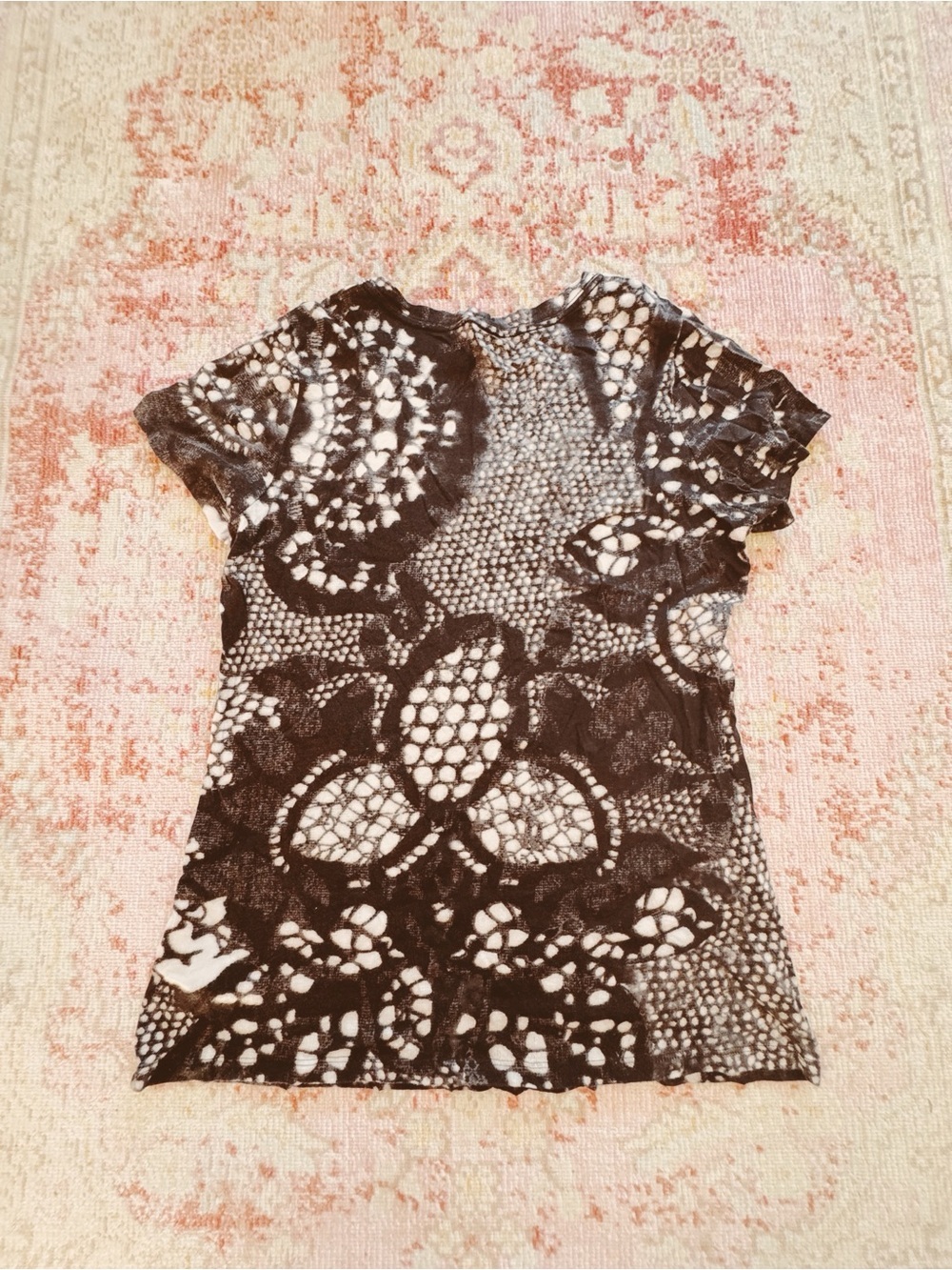 Chaus Sport, Women’s Black and White V-Neck Patterned Top - Picture 2 of 3